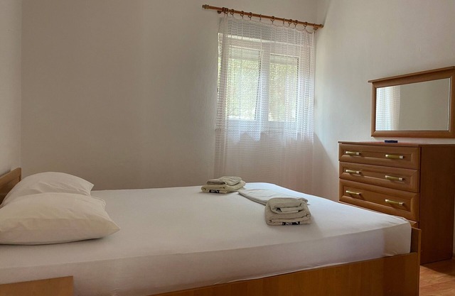 Two bedroom apartment with terrace Betina, Murter (A-23716-a)