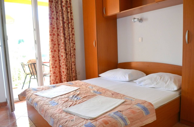 Two bedroom apartment with balcony and sea view Gradac, Makarska (A-13681-f)