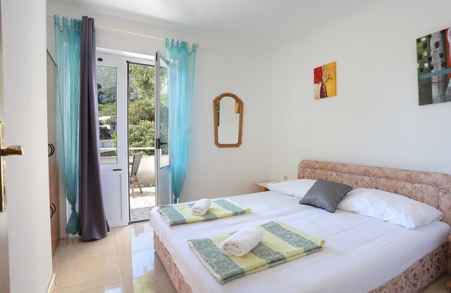 Two bedroom apartment with balcony and sea view Živogošće - Porat, Makarska (A-18218-c)