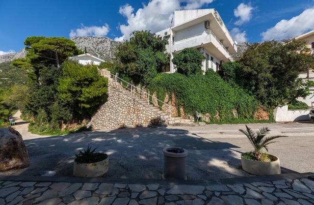 Two bedroom apartment with balcony and sea view Igrane, Makarska (A-22690-b)