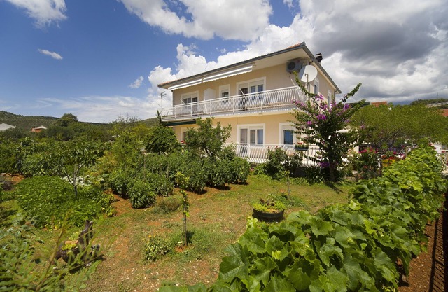 Two bedroom apartment with balcony and sea view Poljica, Trogir (A-19054-b)