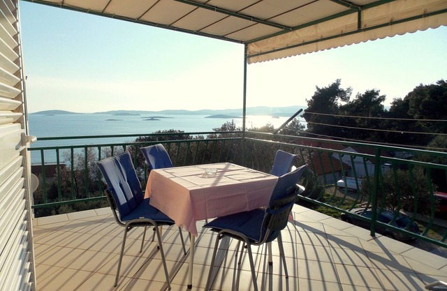 Two bedroom apartment with terrace and sea view Mokalo, Pelješac (A-18395-a)