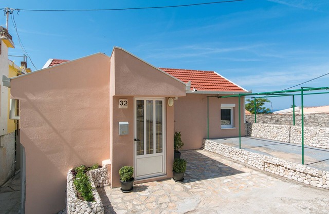 Two bedroom apartment with terrace Brist, Makarska (A-11039-c)