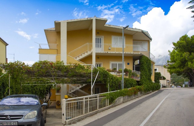 Two bedroom apartment with terrace Podgora, Makarska (A-12816-a)
