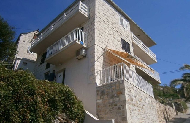 Two bedroom apartment with balcony and sea view Povlja, Brač (A-17472-a)