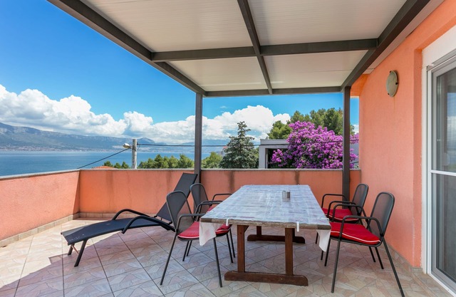 Two bedroom apartment with terrace and sea view Slatine, Čiovo (A-11126-a)