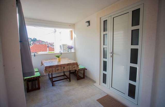 Two bedroom apartment with terrace and sea view Sutivan, Brač (A-752-f)