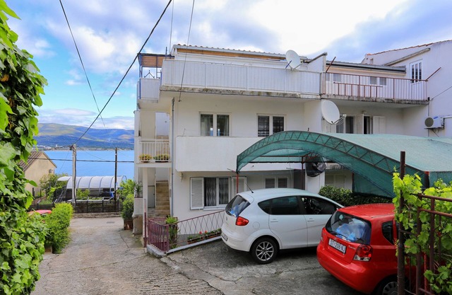 Two bedroom apartment with balcony and sea view Arbanija, Čiovo (A-15595-a)