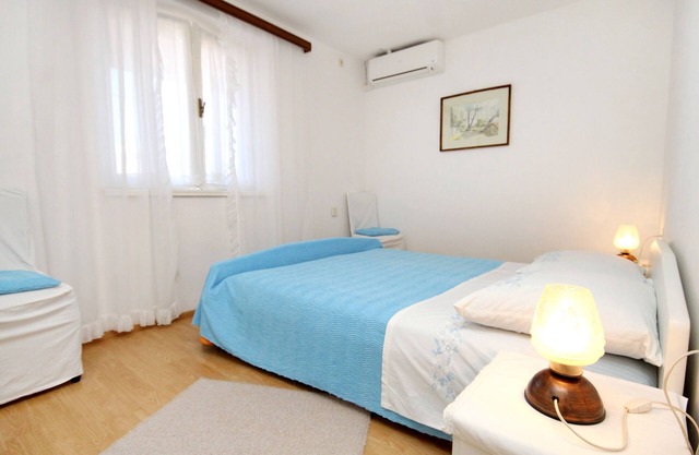 Two bedroom apartment with terrace and sea view Vrboska, Hvar (A-541-a)