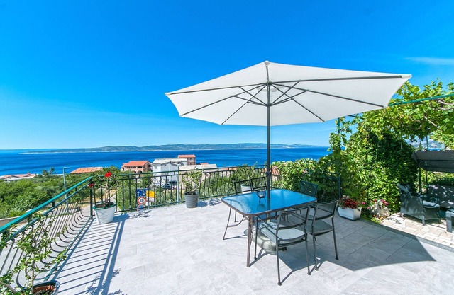 Two bedroom apartment with terrace and sea view Brela, Makarska (A-16603-a)