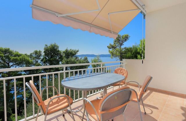 Two bedroom apartment with terrace and sea view Brela, Makarska (A-6688-d)