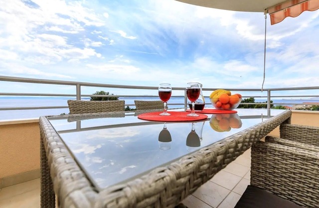 Two bedroom apartment with terrace and sea view Brela, Makarska (A-19998-a)