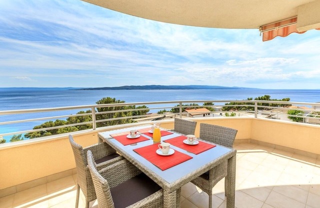 Two bedroom apartment with terrace and sea view Brela, Makarska (A-19998-c)