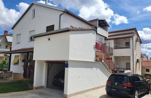 Two bedroom apartment with terrace Valbandon, Fažana (A-15386-a)