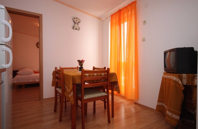 Two bedroom apartment with balcony and sea view Gradac, Makarska (A-6820-b)