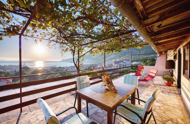 Two bedroom apartment with terrace and sea view Komiža, Vis (A-8844-a)