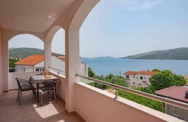 Two bedroom apartment with terrace and sea view Poljica, Trogir (A-11103-a)