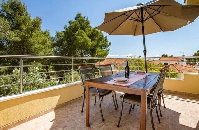 Two bedroom apartment with terrace and sea view Cove Osibova, Brač (A-23774-b)