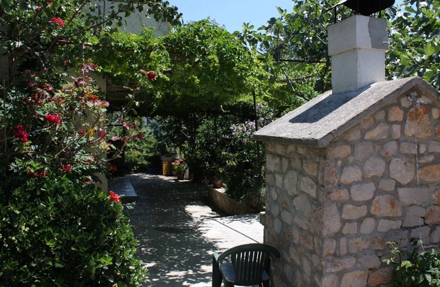 Two bedroom apartment with terrace Murter (A-5098-b)