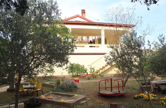 Two bedroom apartment with terrace Ugljan (A-8479-a)