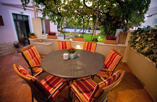 Two bedroom apartment with terrace Preko, Ugljan (A-14163-b)