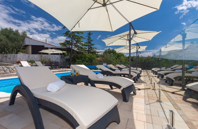 Two bedroom apartment with balcony and sea view Punat, Krk (A-5345-b)