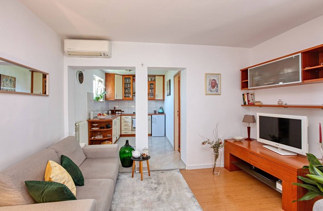 Two bedroom apartment with terrace Tisno, Murter (A-815-c)