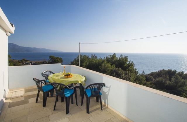 Two bedroom apartment with terrace and sea view Zavalatica, Korčula (A-247-e)