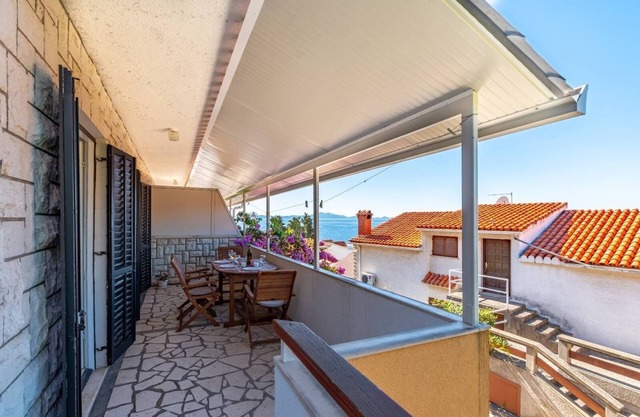 Two bedroom apartment with terrace and sea view Zavalatica, Korčula (A-547-d)