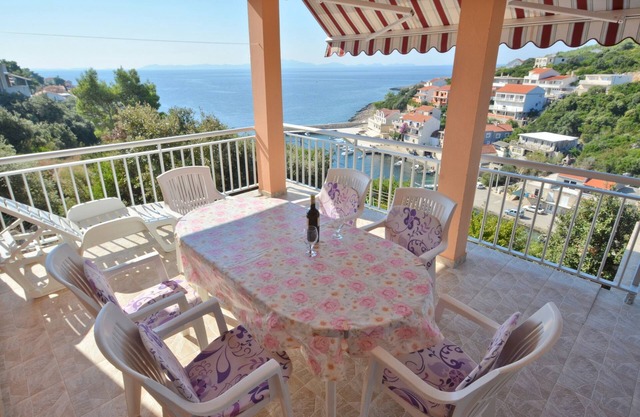 Two bedroom apartment with terrace and sea view Zavalatica, Korčula (A-11216-b)