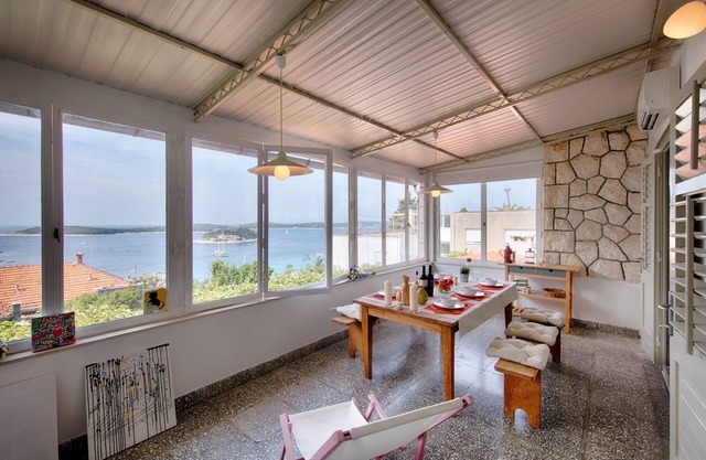 Two bedroom apartment with air-conditioning Hvar (A-14197-a)