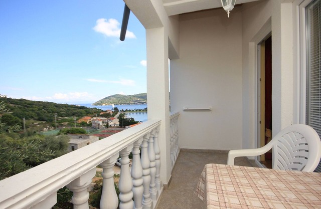 Two bedroom apartment with terrace and sea view Vis (A-8531-c)