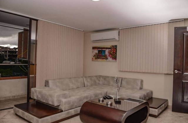 Two Bedroom Balcony AC Hot Tub 50 meg wifi