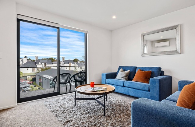 Two Bedroom City Base with Free Carpark