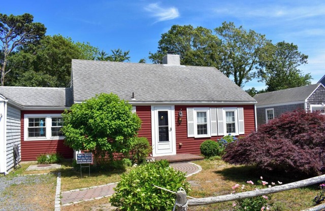 Two bedroom cottage one quarter mile to Pleasant Road Beach