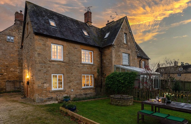 Two bedroom holiday cottage with an Aga in the Cotswolds - Quaint End