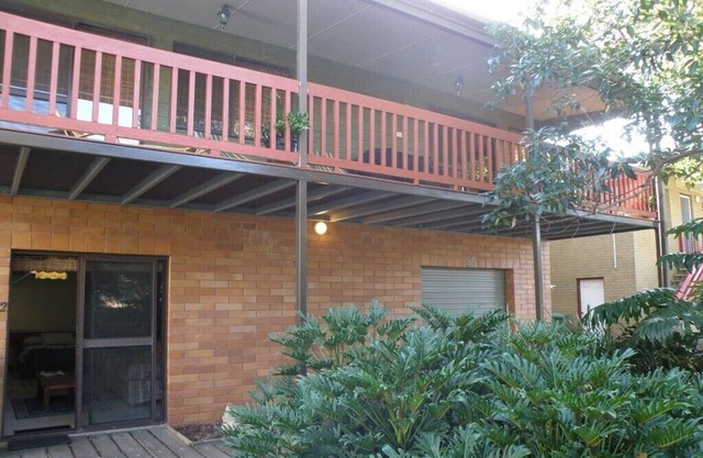 Two bedroom house in quiet cul-de-sac and walking distance to beaches.