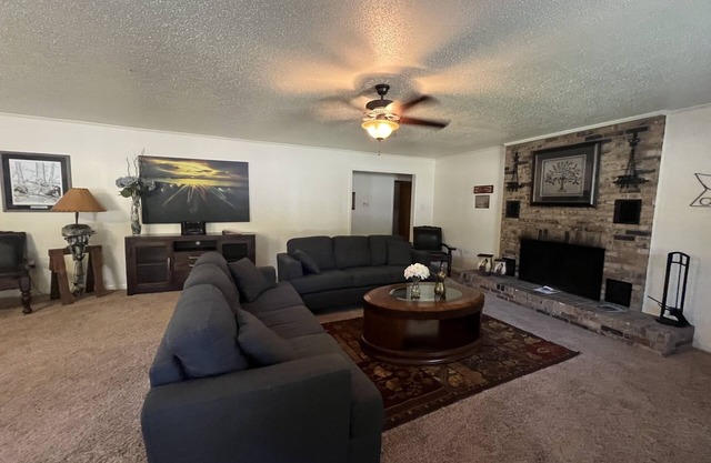 Two bedroom House with fenced in yard, covered patio area, located at the Joplin Inn at the entrance to Mountain Harbor, just 1 1/2 miles from Lake Ouachita. by RedAwning