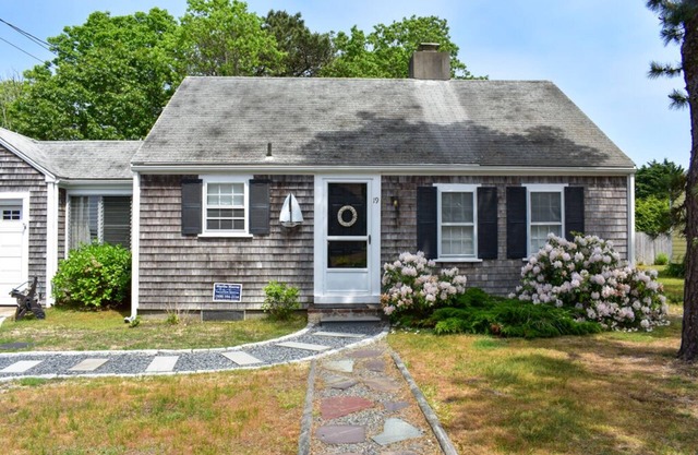 Two bedroom just .4 miles from Pleasant Street Beach