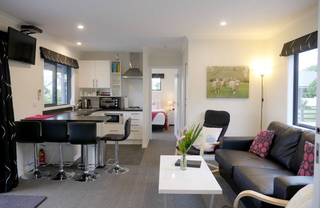 Two bedroom king cottage