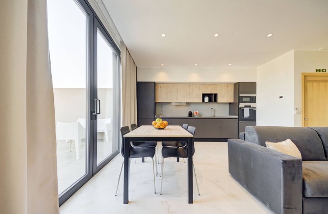 Two Bedroom Penthouse - Jacuzzi