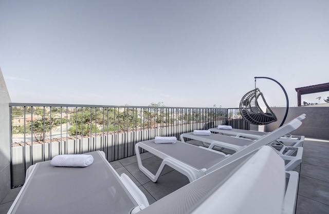 Two Bedroom Penthouse - Jacuzzi