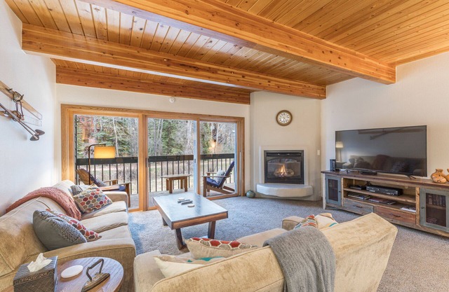 Two Bedroom Riverside Condo in Town Walk to Gondola ,Main Street and Trails