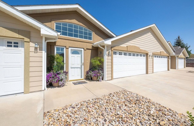 Two bedroom townhome, central to most popular destinations within Rapid City.