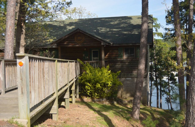 Two bedroom, two bath, log-sided, luxury Harbor North cottage overlooking Lake Ouachita. by RedAwning