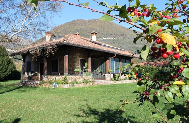 two bedrooms apartment in a beachfront villa with garden and pool and use, wifi