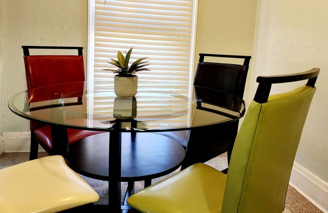 Two bedrooms Home Duplex in Historic Downtown lakeland