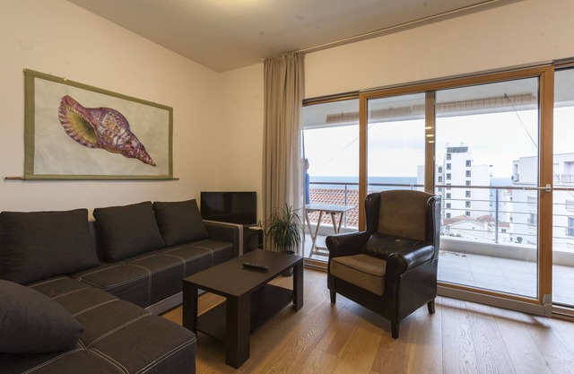 Two Bedrooms Two Terraces Sea view and mountain view
