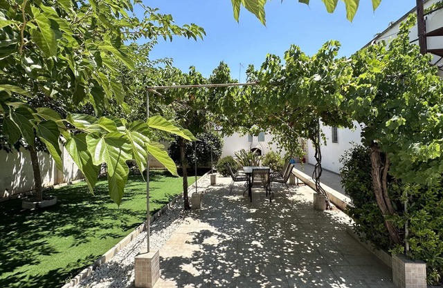 Two bedrooms villa with garden, barbecue (TL27)