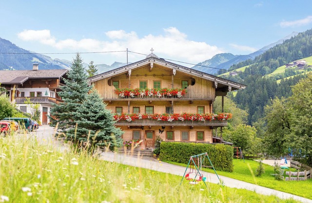 Two big alpine stays for families & groups